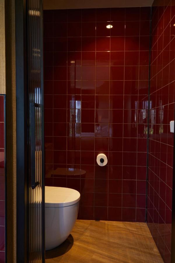 Latroupe Prado Hostal Madrid