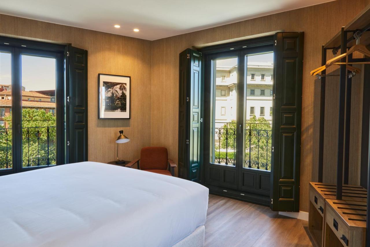 Latroupe Prado Hostal