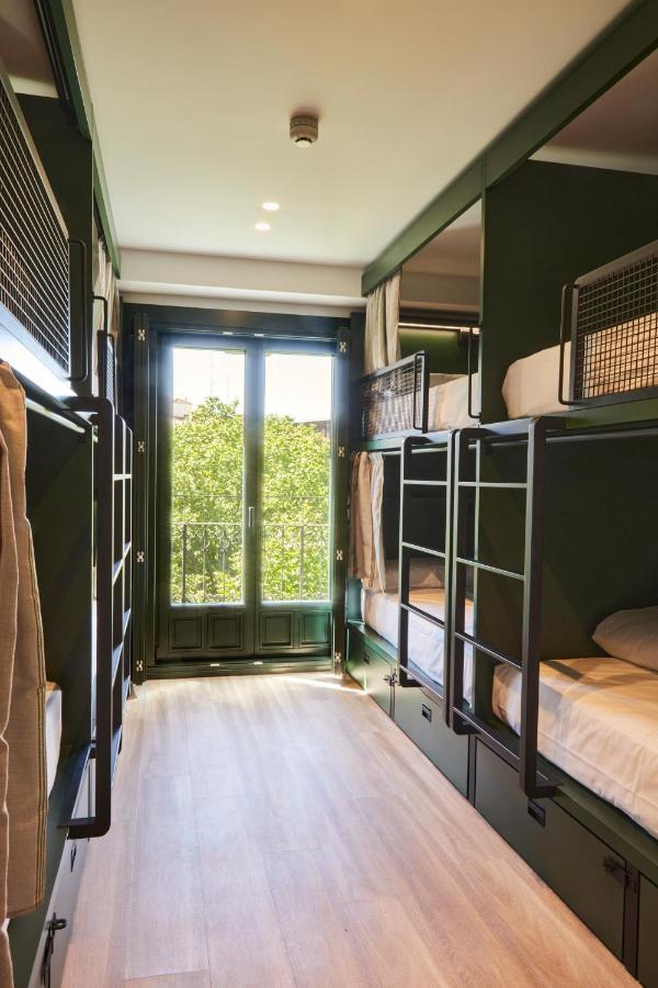 Latroupe Prado Hostal