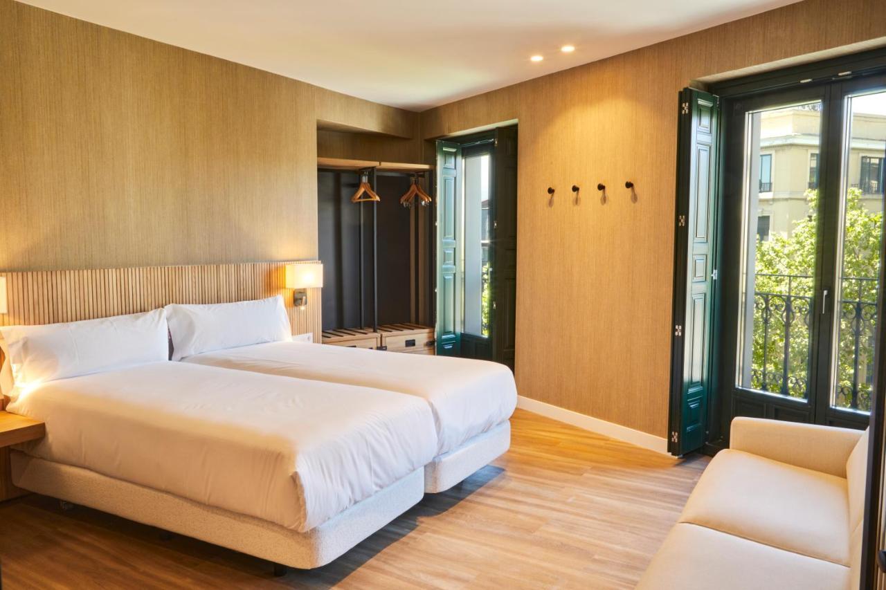 Latroupe Prado Hostal