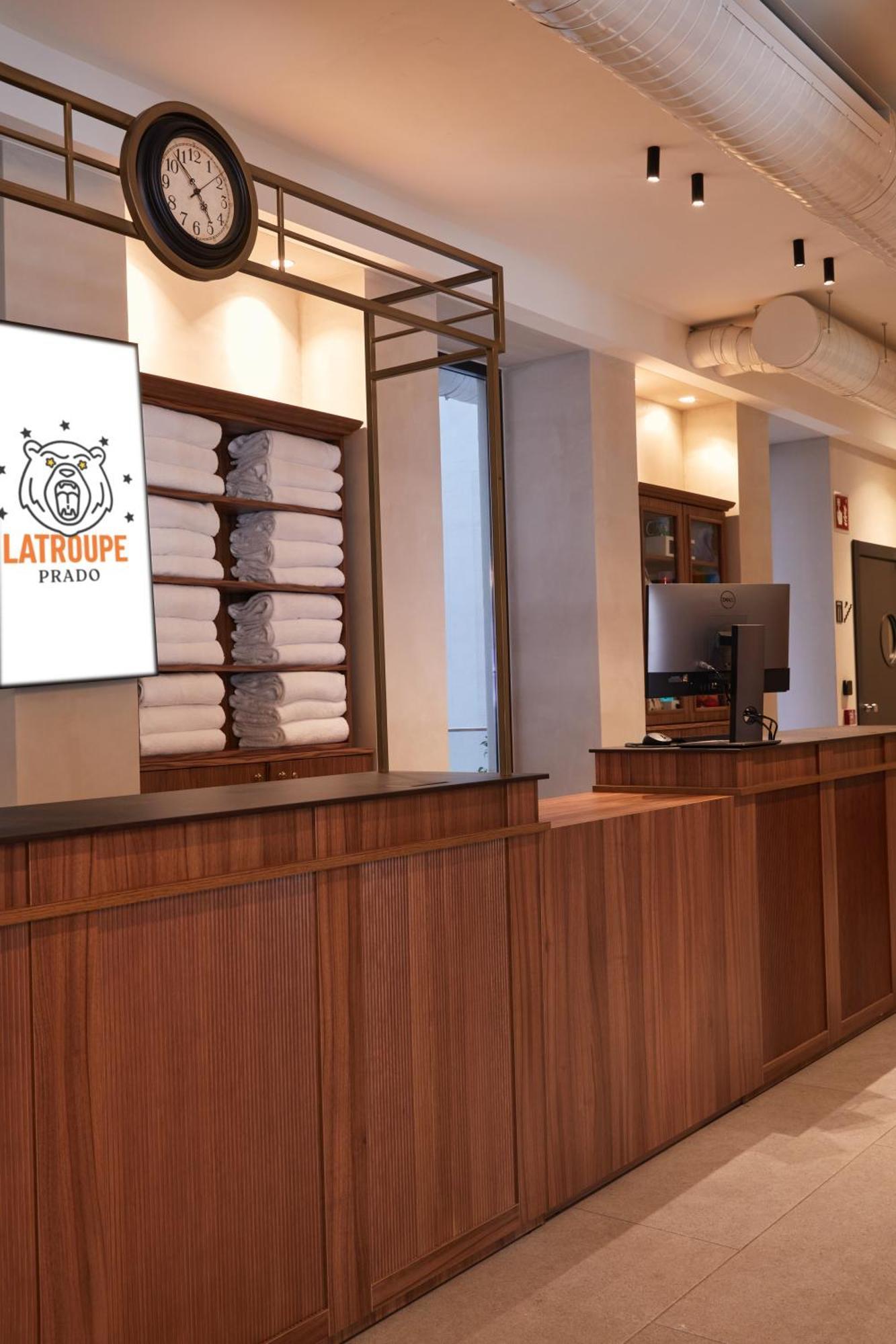 Latroupe Prado Hostal Madrid